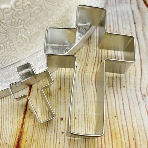 pme-cross-cake-and-cookie-cutter-set-of-2-lifestyle